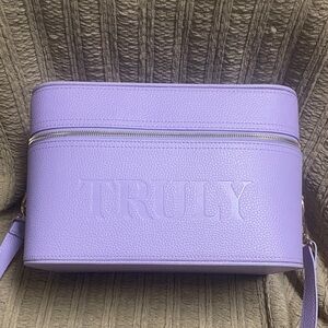 Truly Los Angeles makeup/assessory trunk